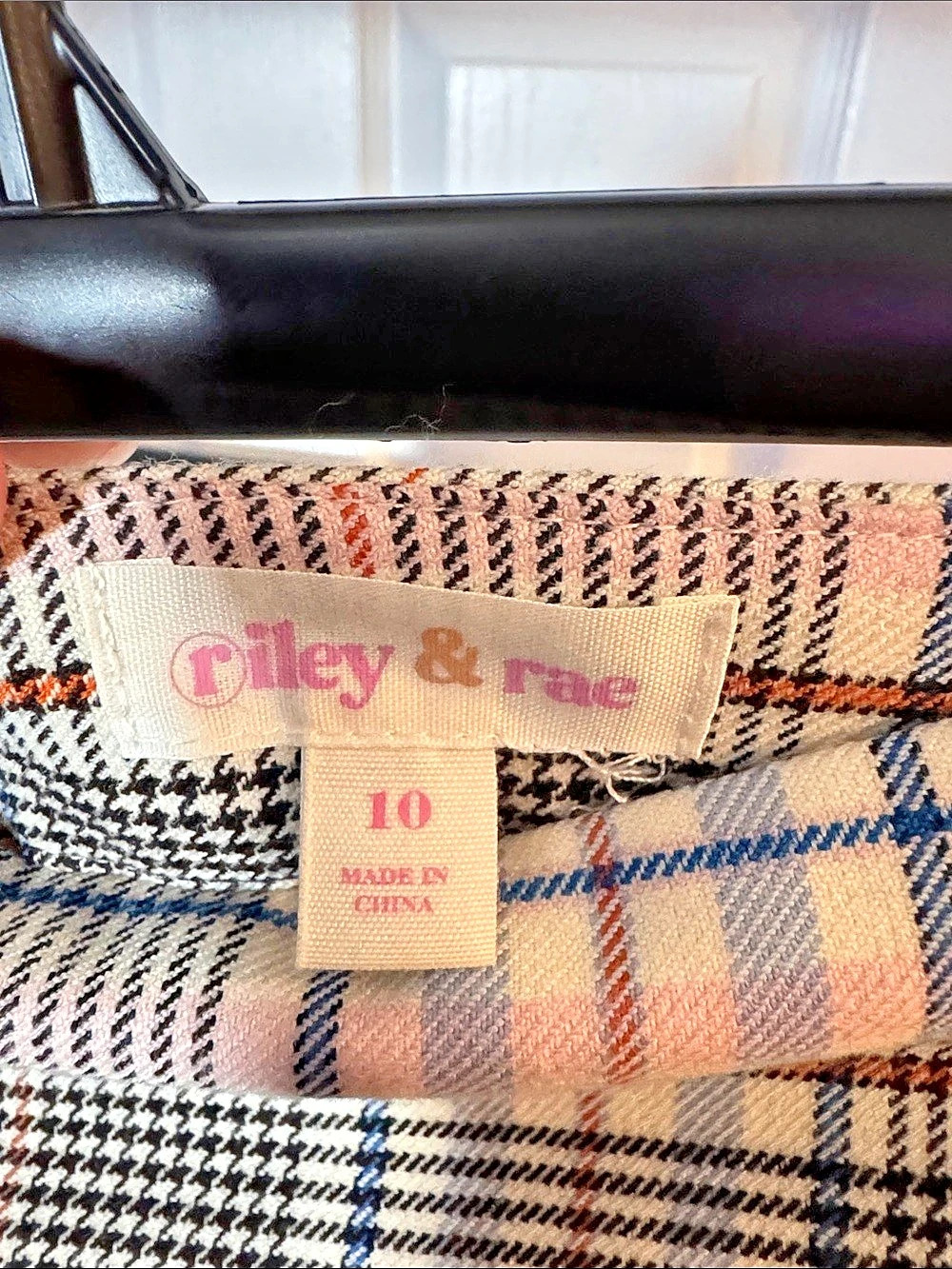 Riley & Rae Plaid Mini Skirt in Pink & Black Size 10 Like New - Picture 2 of 3